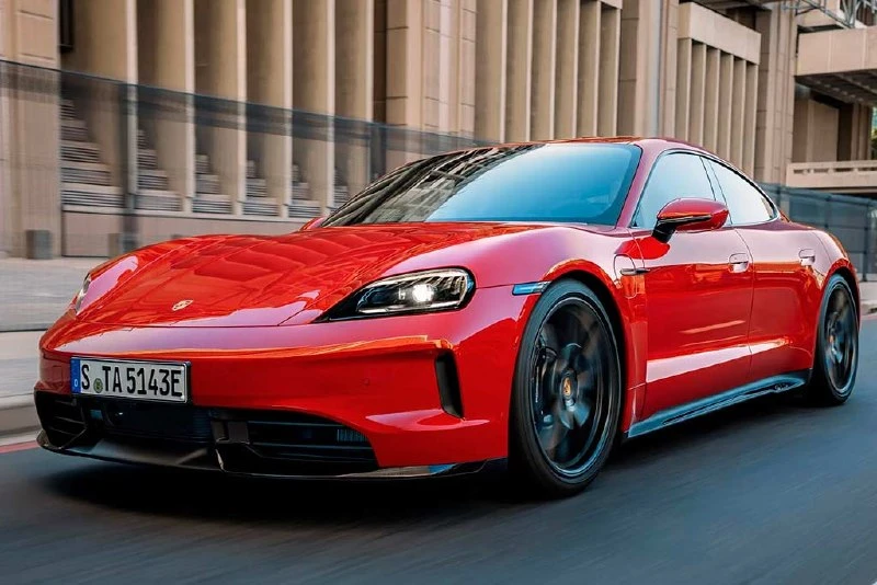 Немцы представили обновленный Porsche Taycan.