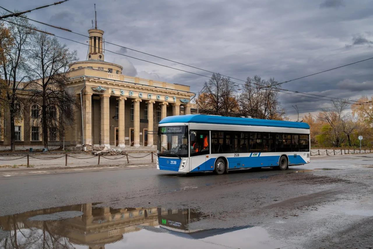 Отражение истории в осенних лужах 🌧🍂