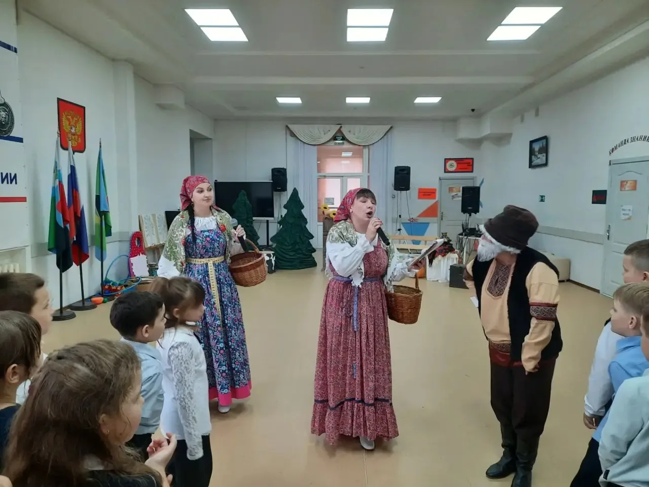 Сегодня ученики 1-х классов участвовали в познавательной игровой программе "Покров". А ...
