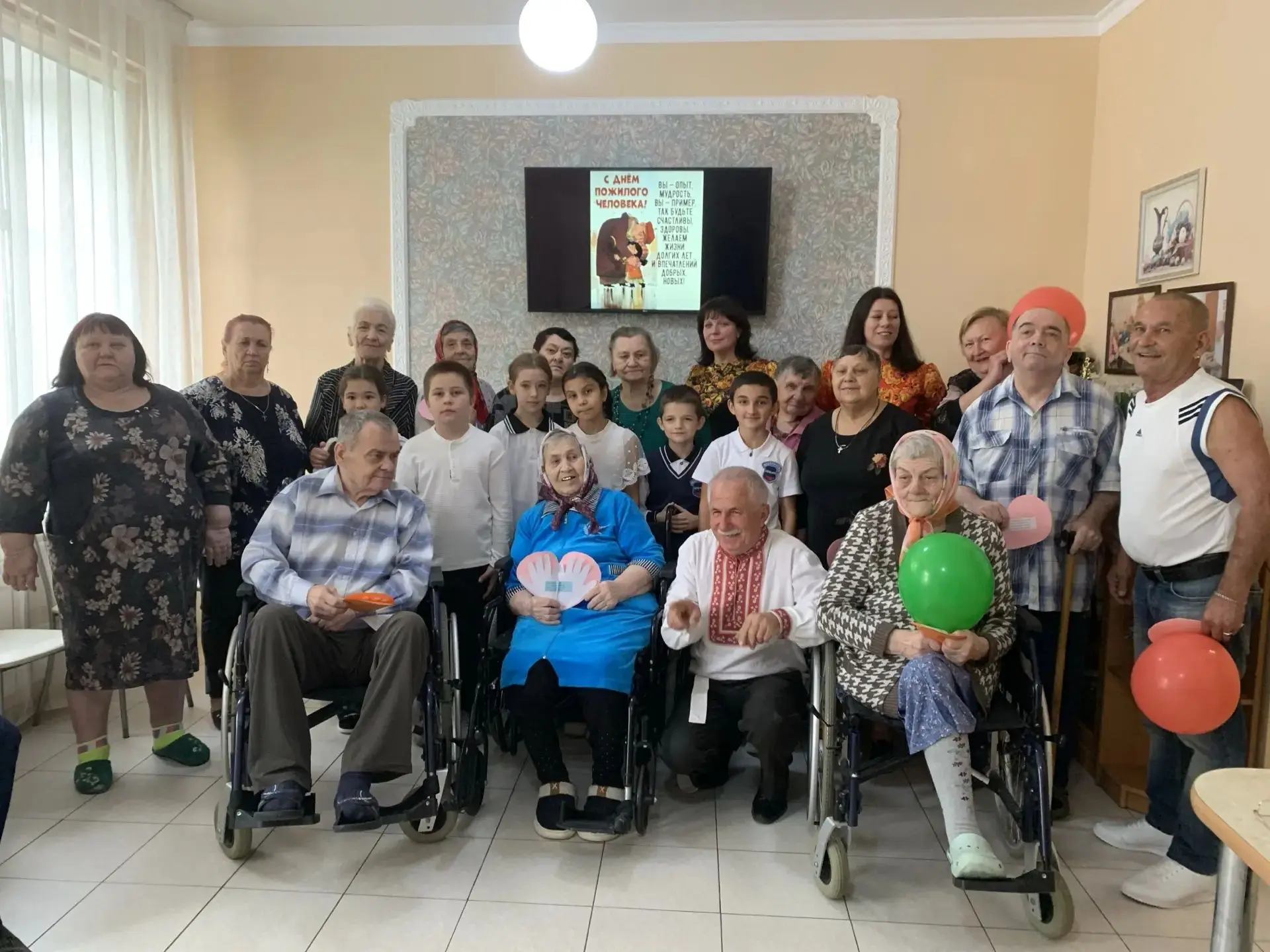 Сегодня, в Международный день пожилого человека, в  социально-реабилитационном центре №...