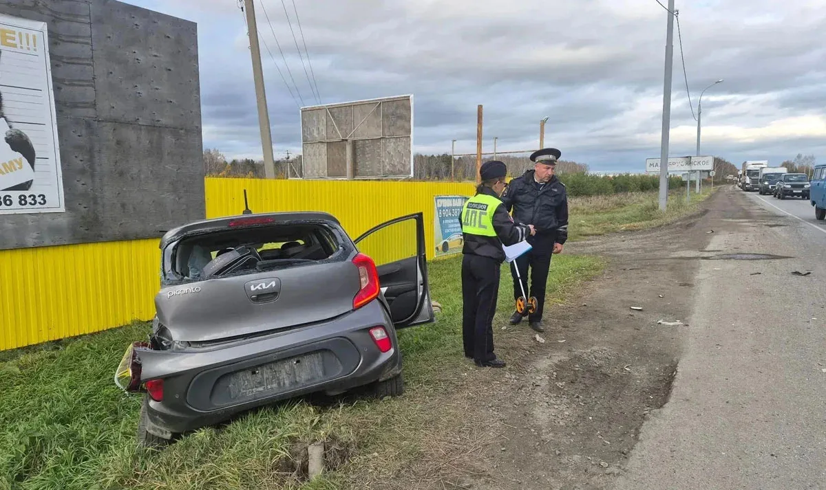 На трассе под Екатеринбургом столкнулись Kia Picanto и Hino Ranger — погиб пожилой води...