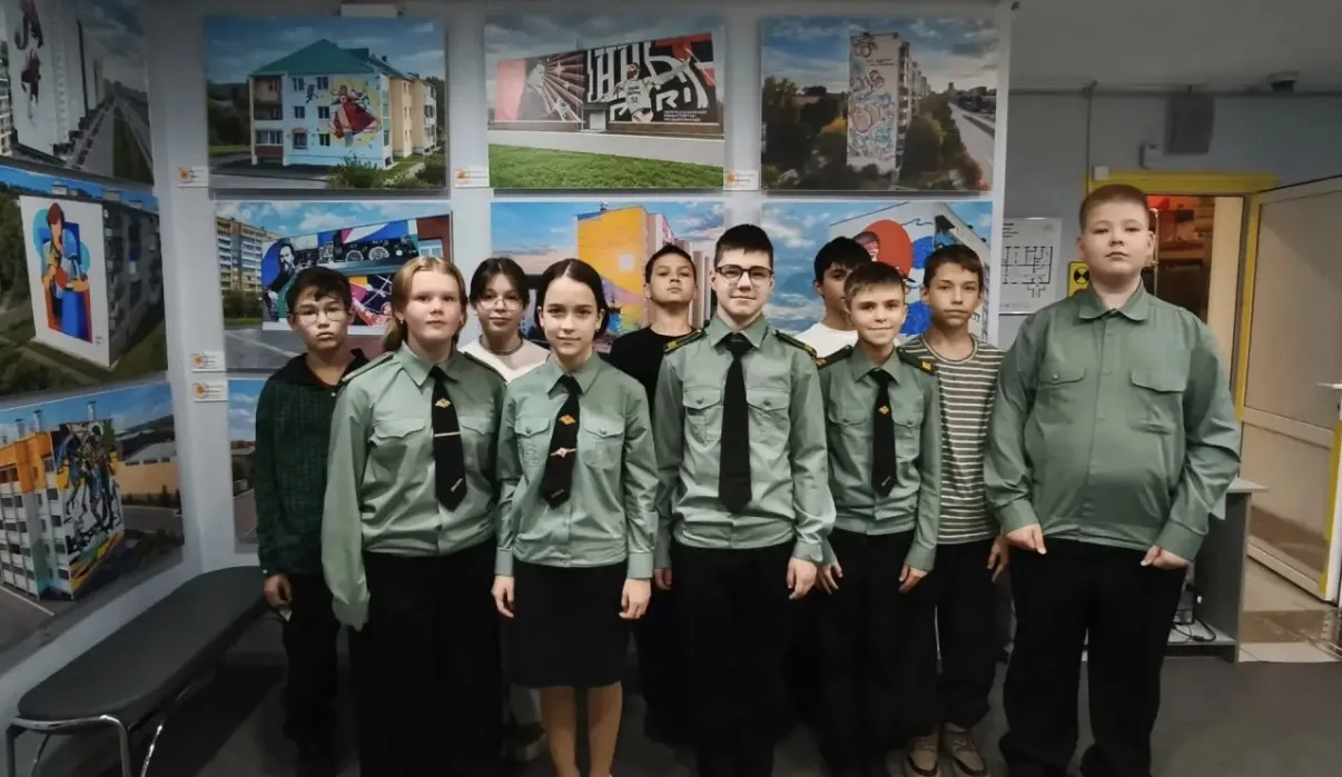 6 «Б» класс на выставке современного искусства «Гало»