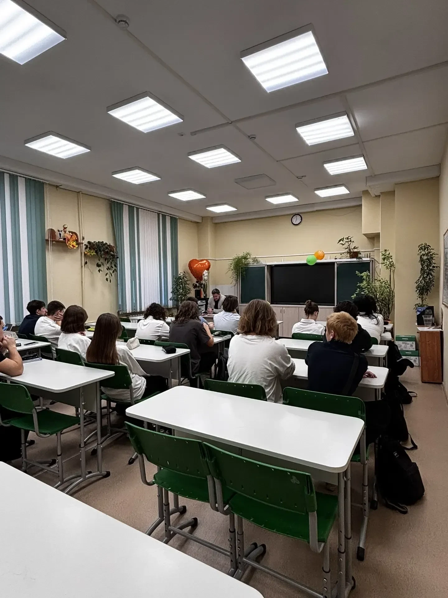 Вчера в нашем лицее прошло очень важное занятие в рамках урока «Разговоры о важном». К ...