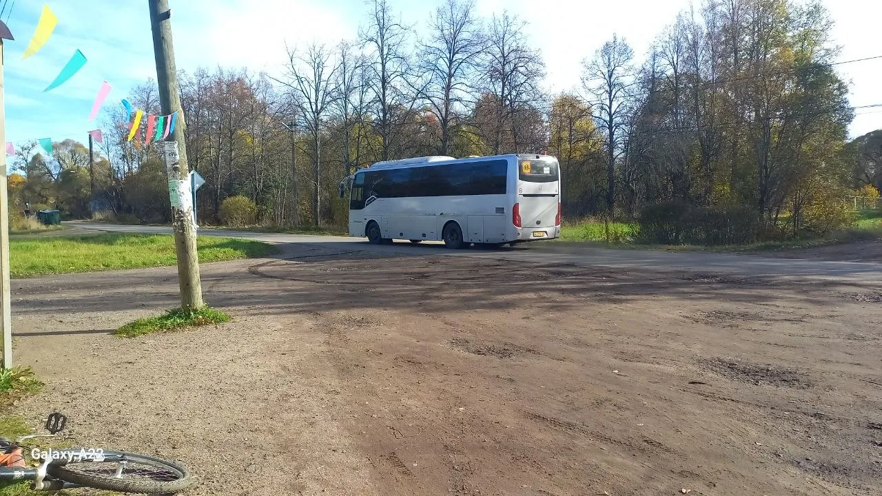 Автобус Golden Dragon XML6957JR (б/н 121) на маршруте 193/195А «Малая Вишера – д. Оксоч...