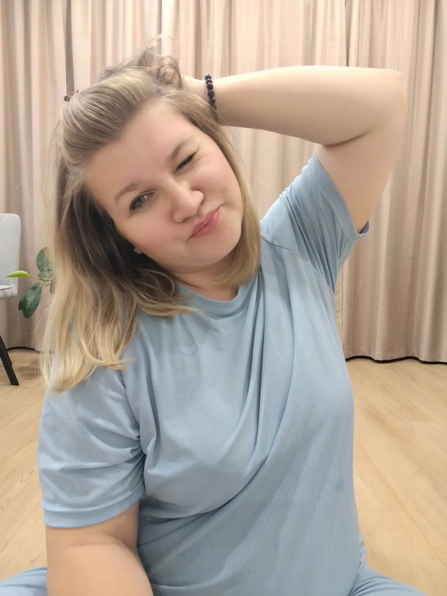 Я ещё пока не понимаю, но то что я разбила губу кажись знак свыше 🫣