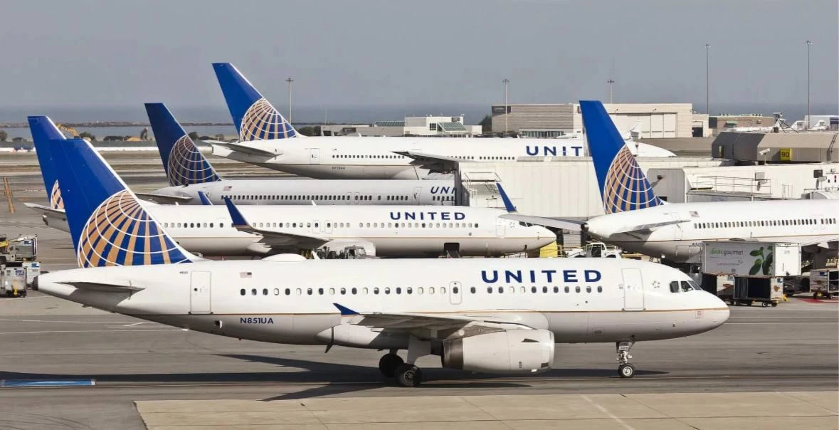 Самолет United Airlines подал сигнал бедствия