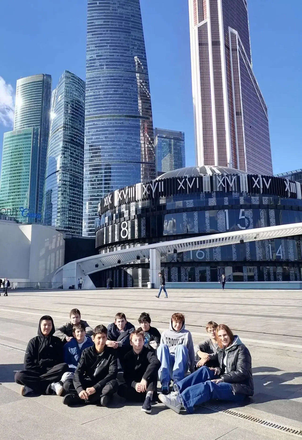 В каникулы 8 «А/К», классный руководитель Галина Павловна и активная  мужская половина ...