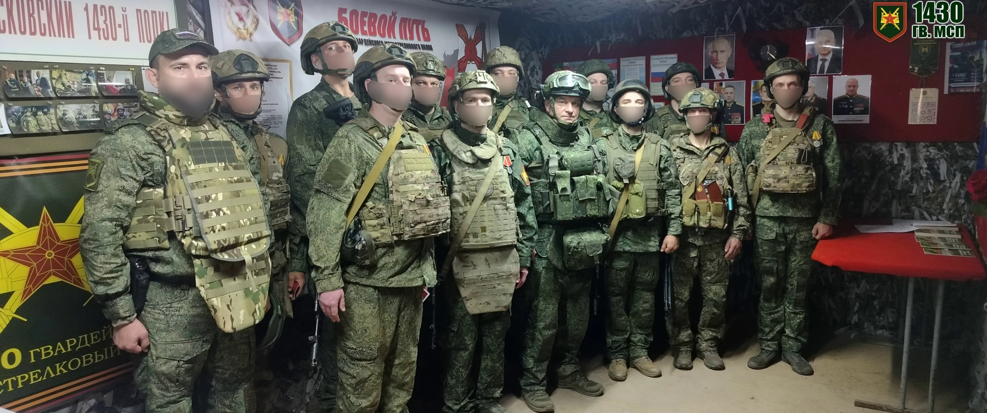 Командир 1430 гвардейского полка наградил бойцов 2 батальона