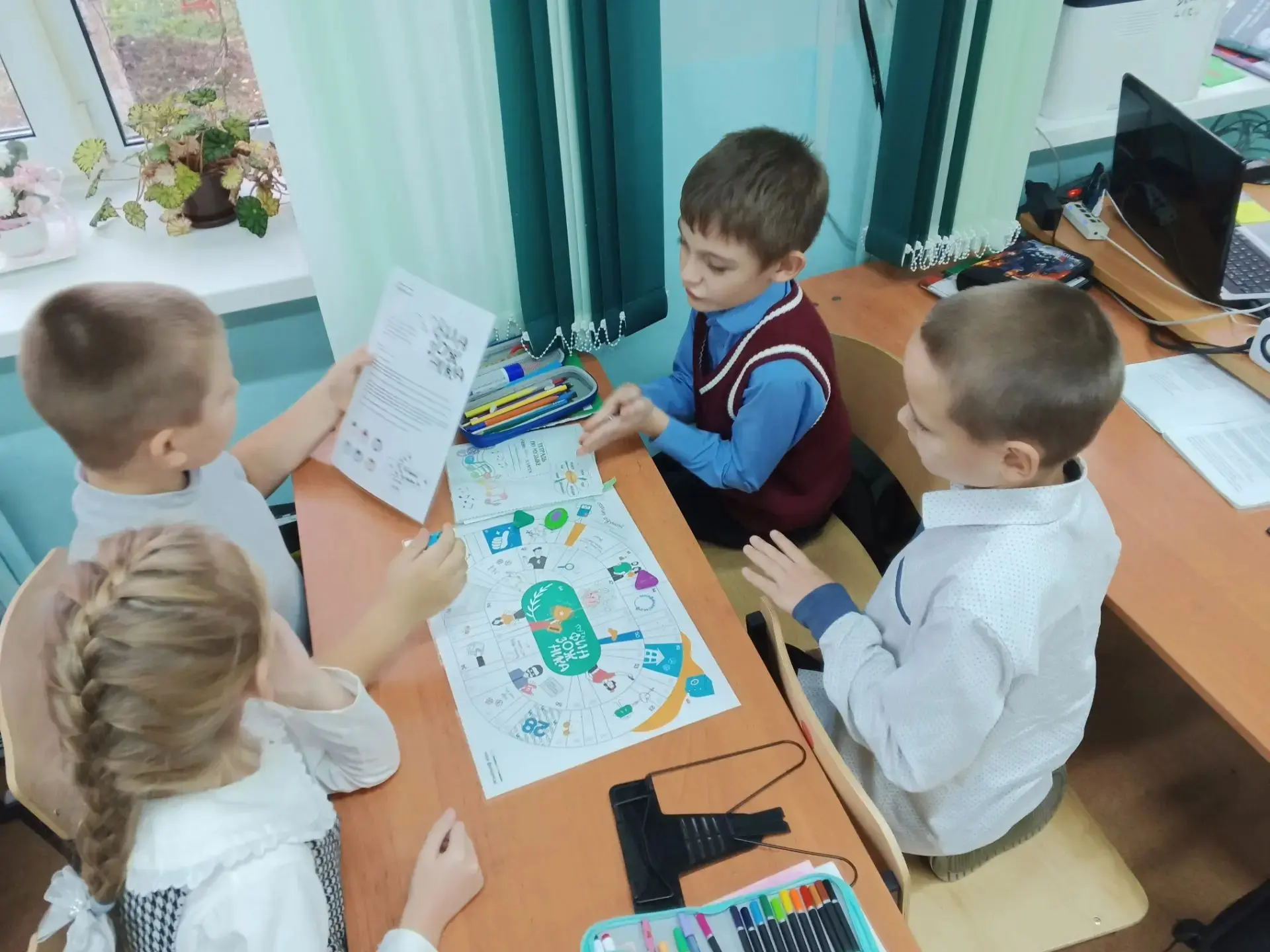 В рамках Краевого Семейного Финансового фестиваля учащиеся 2а класса приняли участие в ...