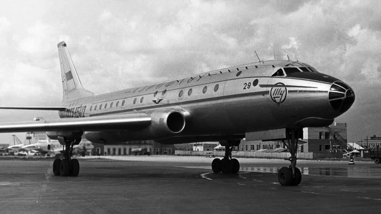 Месяц назад отмечалось 70-летие первого регулярного рейса Ту-104