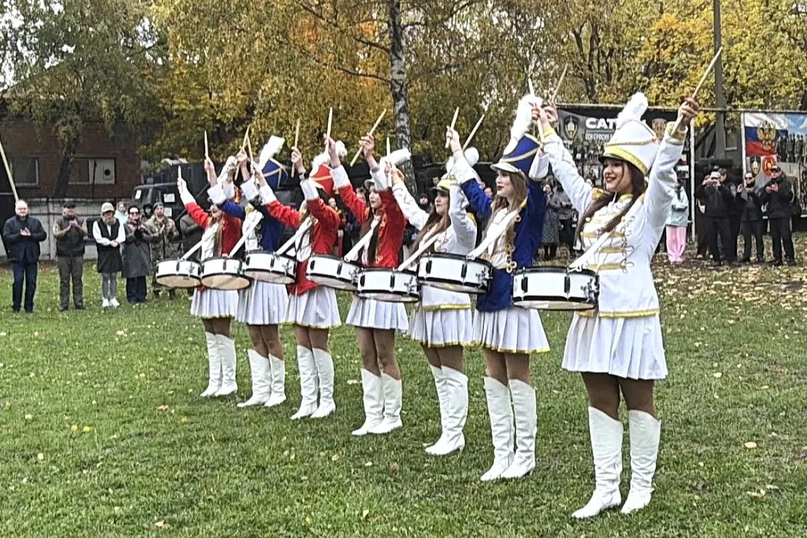 🥁 Ансамбль «Золотые погоны» выступил на торжественной церемонии открытия спортивного т...