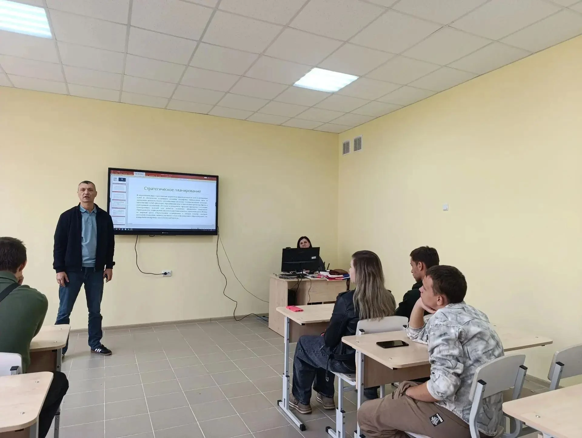 Состоялась встреча депутата Горловского городского совета с коллективом ГБПОУ «Горловск...