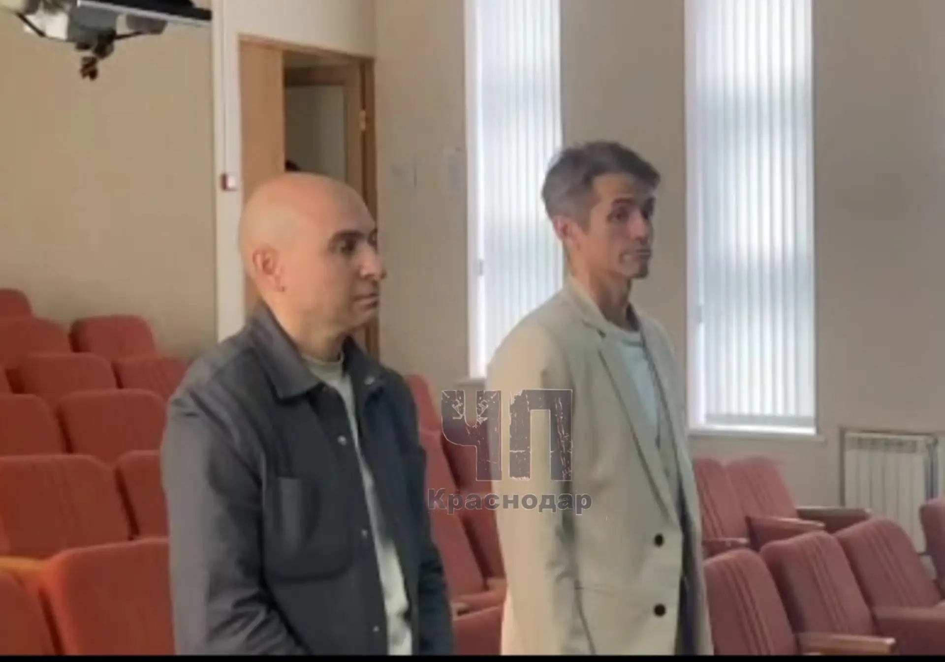 Житель Сочи залил сирены монтажной пеной, чтобы жена не паниковала!