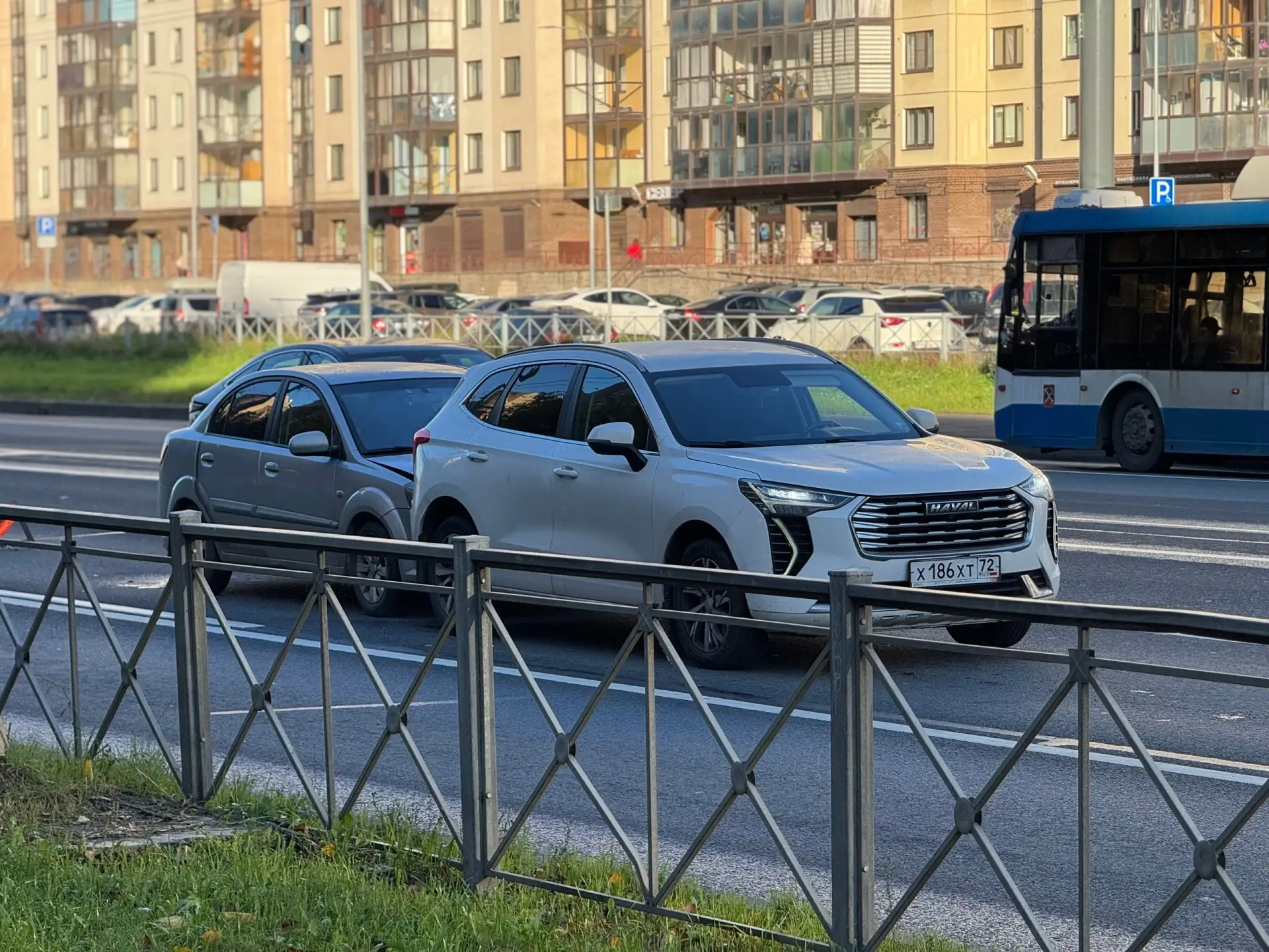 Авария, Ленинский проспект, Kia Rio и Haval.