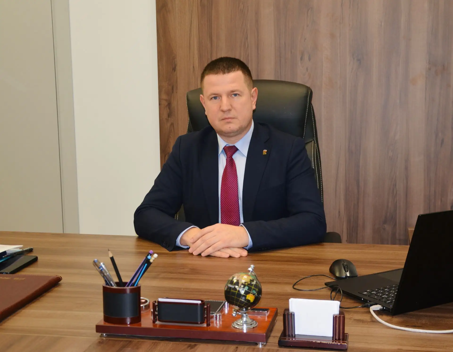 Глава Краснояружского округа Виталий Кутоманов покинул должность.