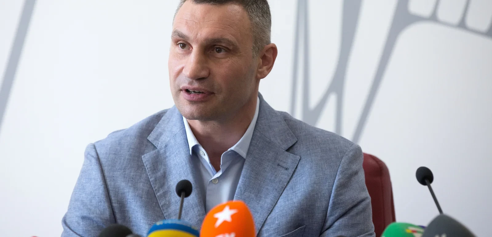 Кличко призвал жителей временно покинуть Киев
