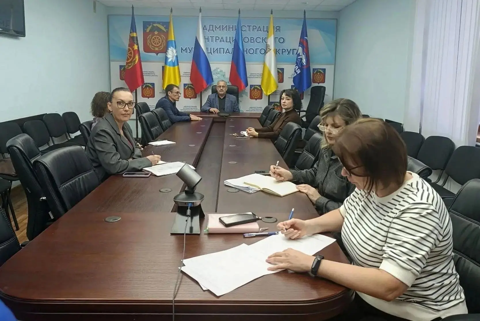 🏛 В Антраците прошёл еженедельный приём граждан. Встречу провёл глава округа Сергей Са...