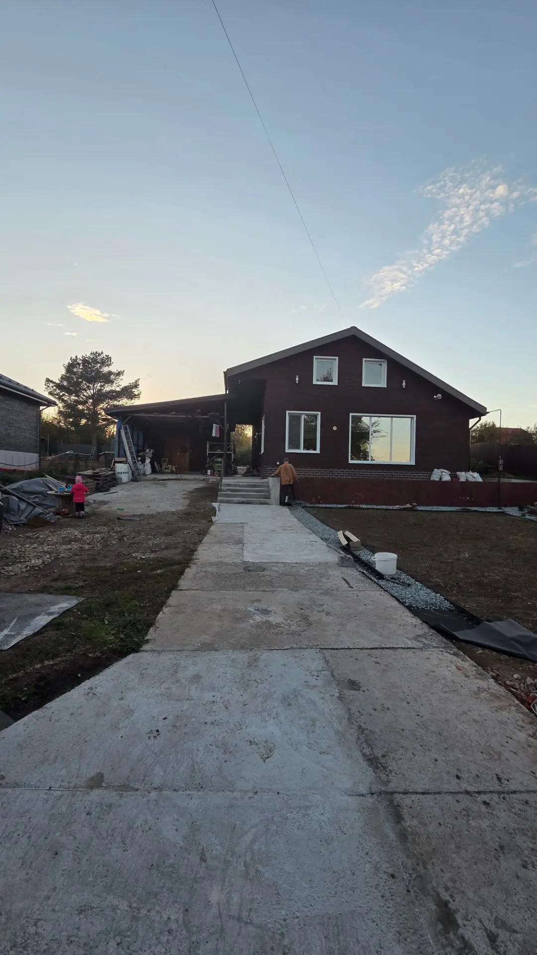 Новая жизнь входной группы! 🏡 Свежие ступеньки, чистые линии и идеальный подход к дому...