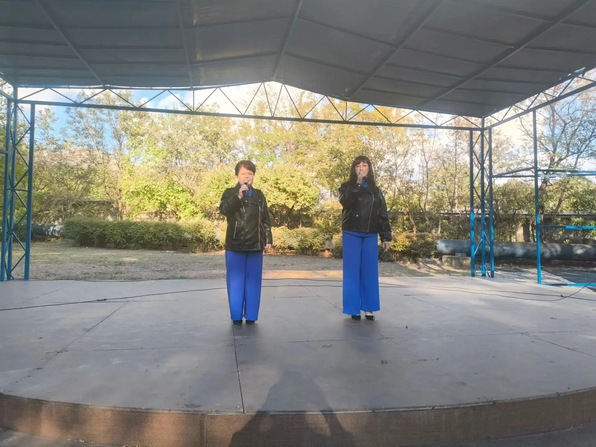 🎶 В сквере Карла Маркса сегодня было по-особенному тепло — не только из-за погоды, но ...