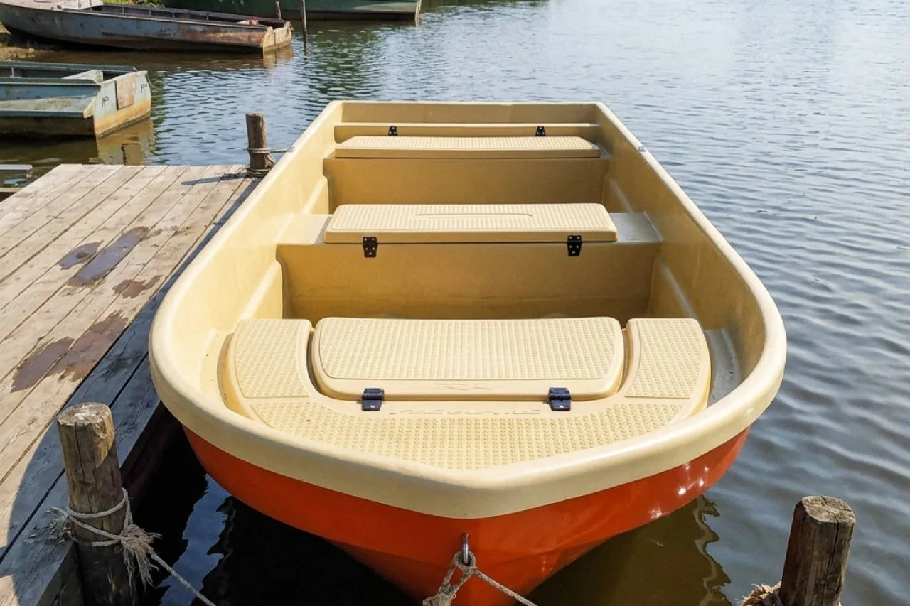 RIVERBOAT NAVIGATOR 39 — одна лодка для разных планов на воде.