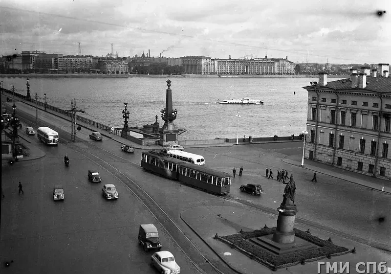 1956-1959.Суворовская площадь.