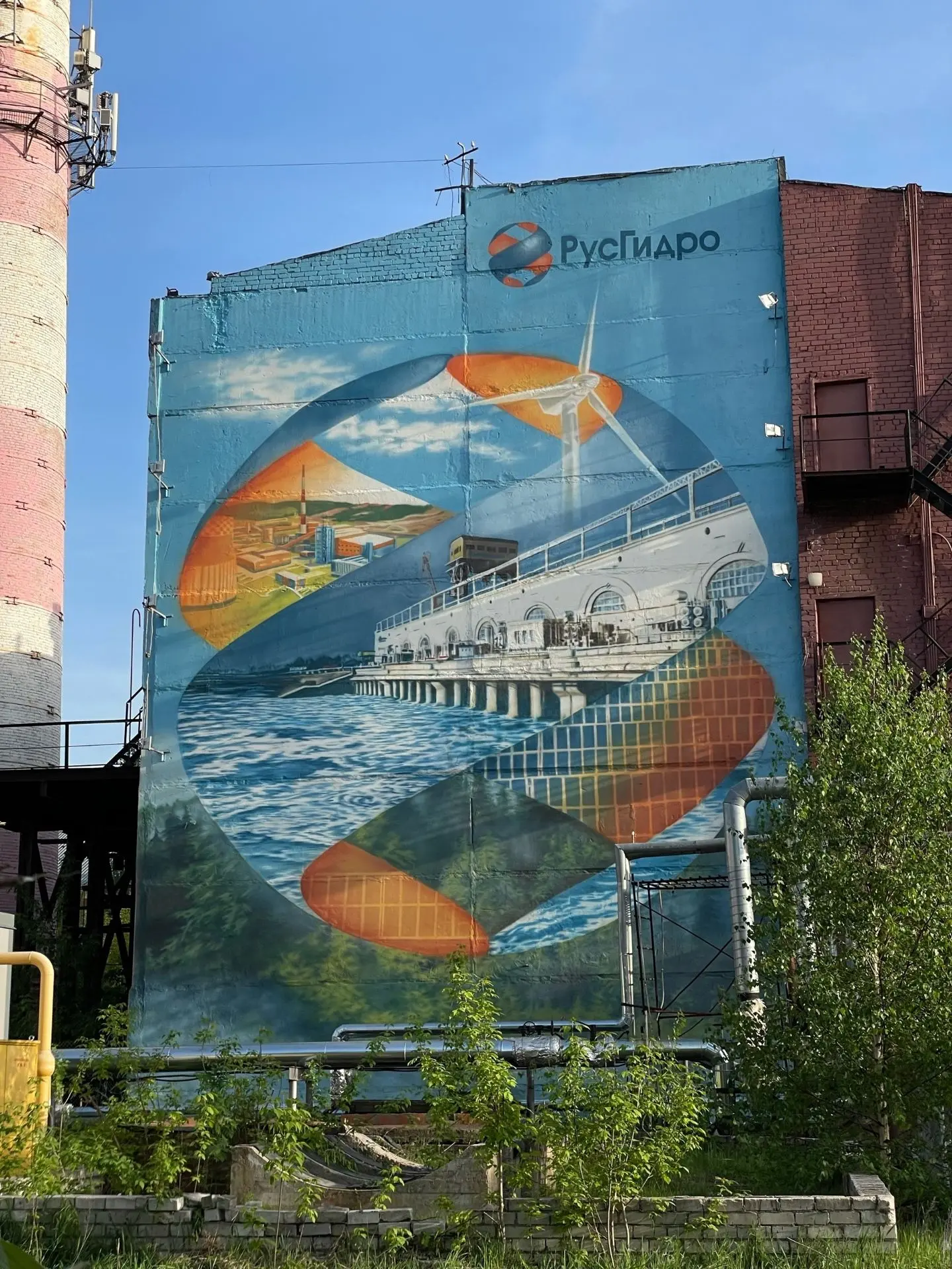 Новый мурал в Нижнем Новгороде на пл. Комсомольской 🏛️🌊