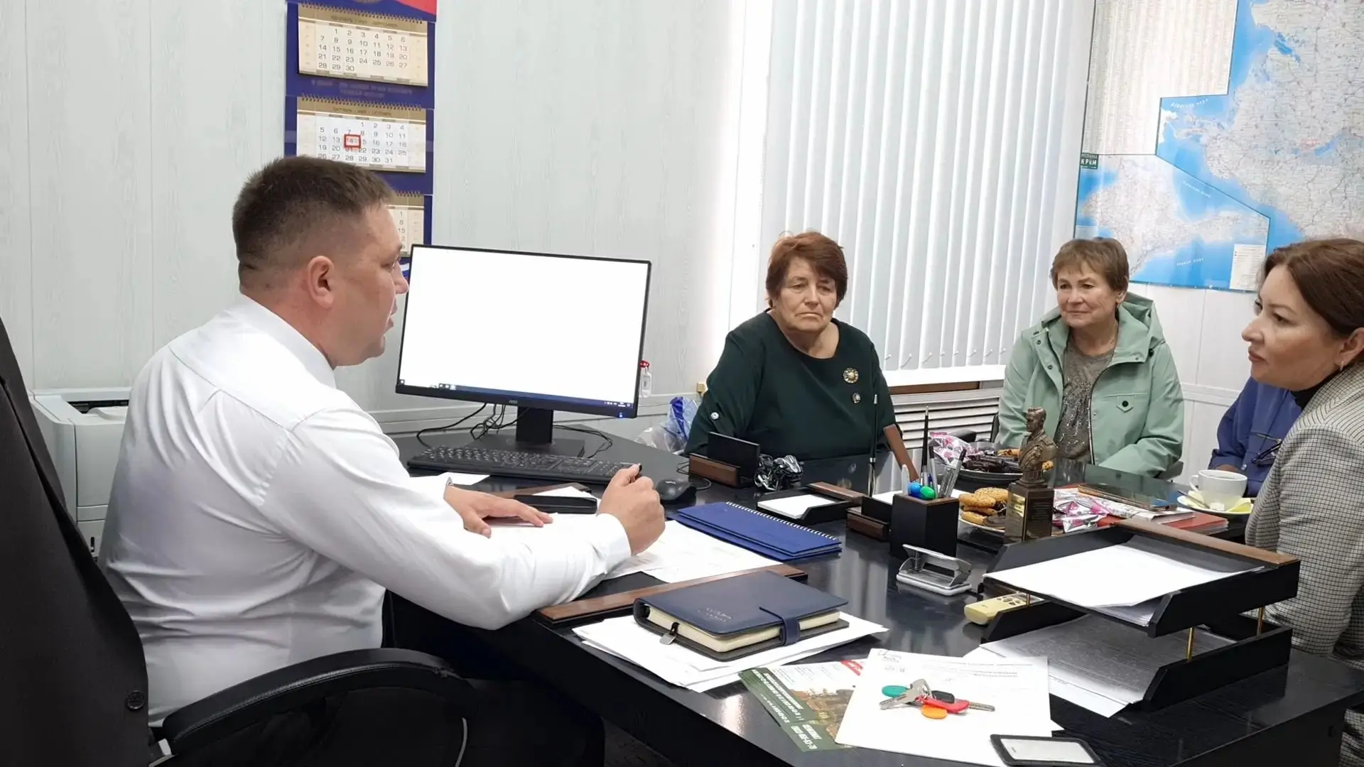 Сегодня заместитель главы  Виталий Давидчик провел очередную рабочую встречу с представ...