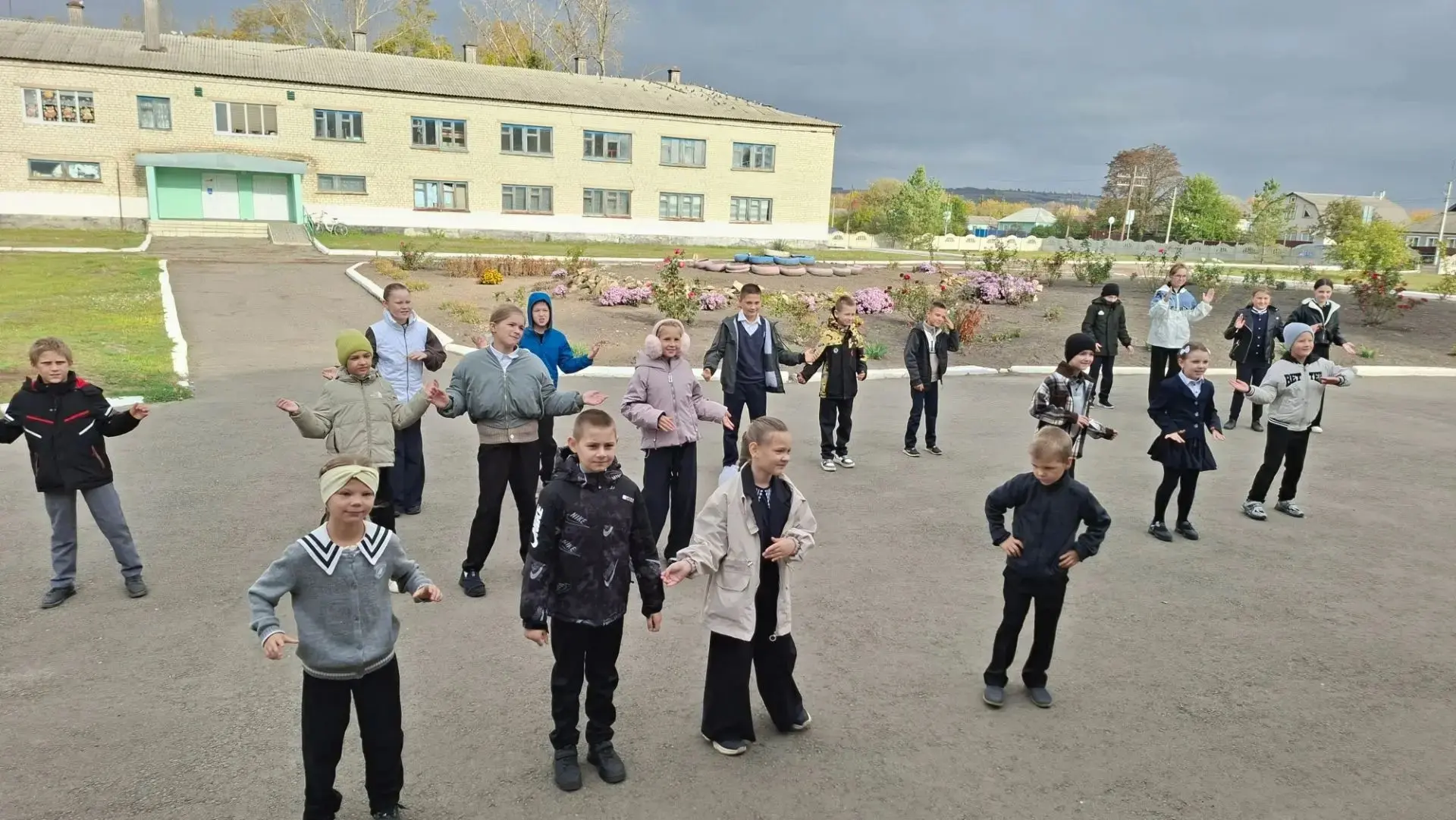 🏃‍♂️🏃‍♀️ Отряд «Непоседы» ГБОУ ЛНР «Новобелянская СШ» продолжает активную работу по н...