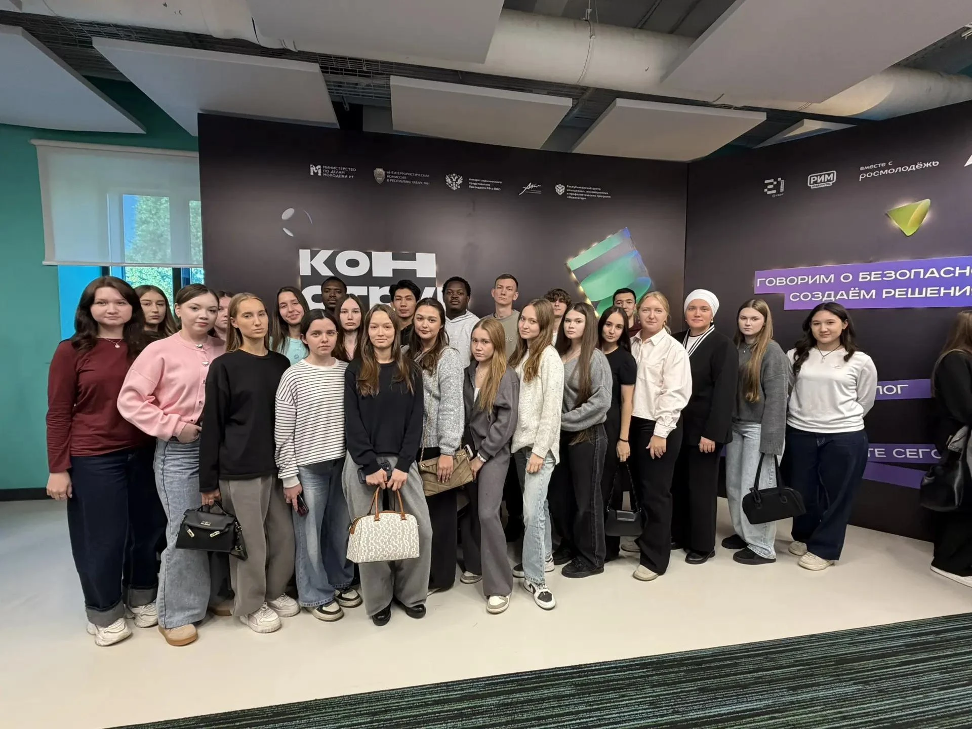 🎓 Студенты Казанского ГАУ на Приволжском форуме «Конструктив»: диалог об идеологическо...