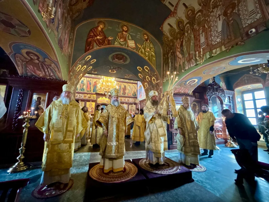 Воскресное архиерейское богослужение в Успенском кафедральном соборе г. Иваново. Подроб...