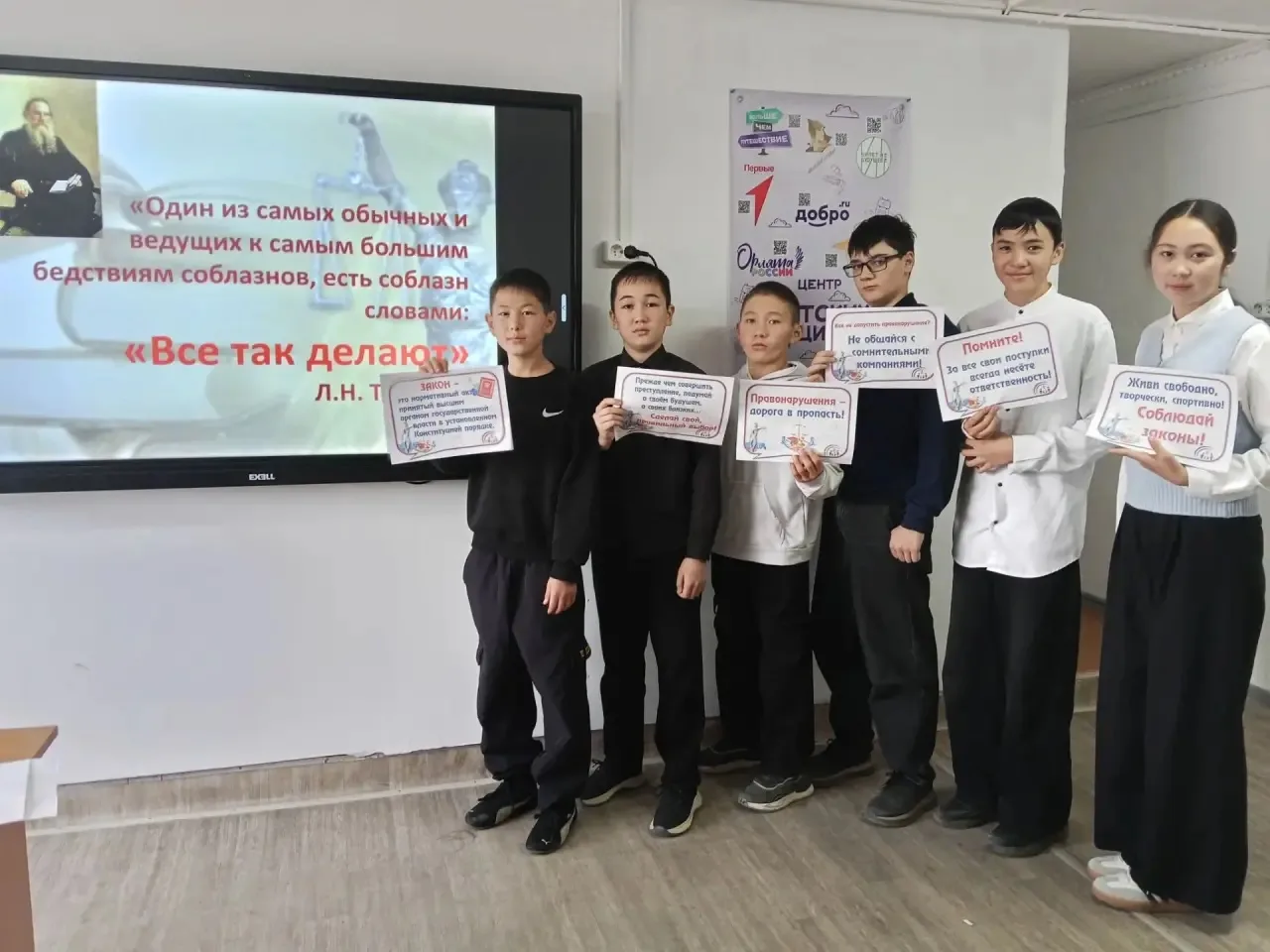 Сегодня в 7 классе прошел профилактический классный час " Мы в ответе за свои поступки"...