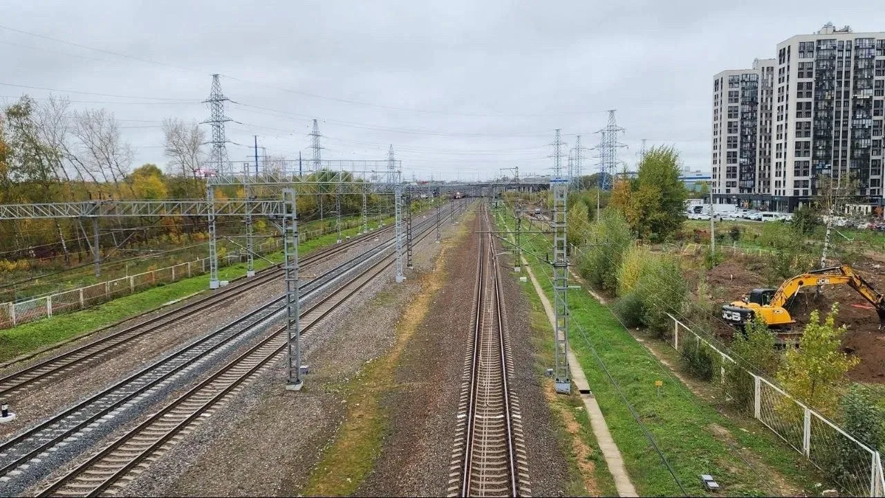 🚉 На стройке станции «Монумент» в Химках переносят кабели и сети