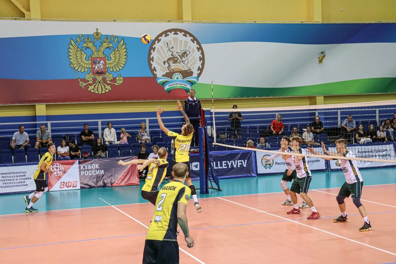 🏐В Спортивном зале Дворца спорта "Стерлитамак-Арена" проводятся тренировочные занятия ...