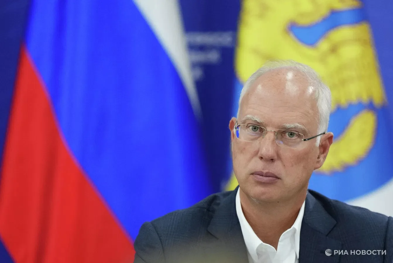 Брюсселю и Лондону нужно прекратить разжигать войну, заявил Дмитриев.