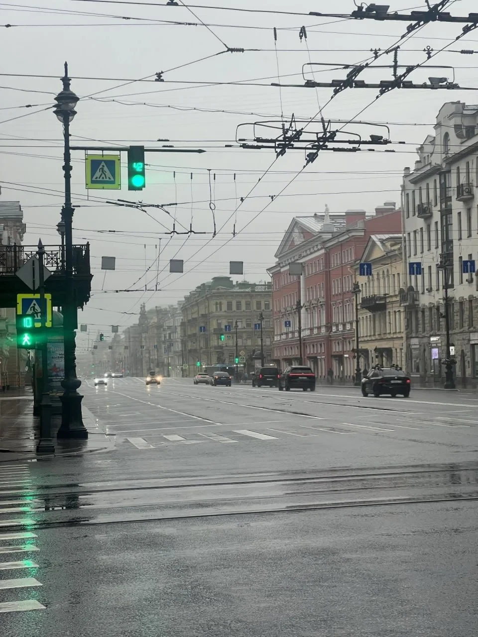 Выходные прошли. Это Питер на картинке (не моя фотка), но буквально сейчас так и есть. ...