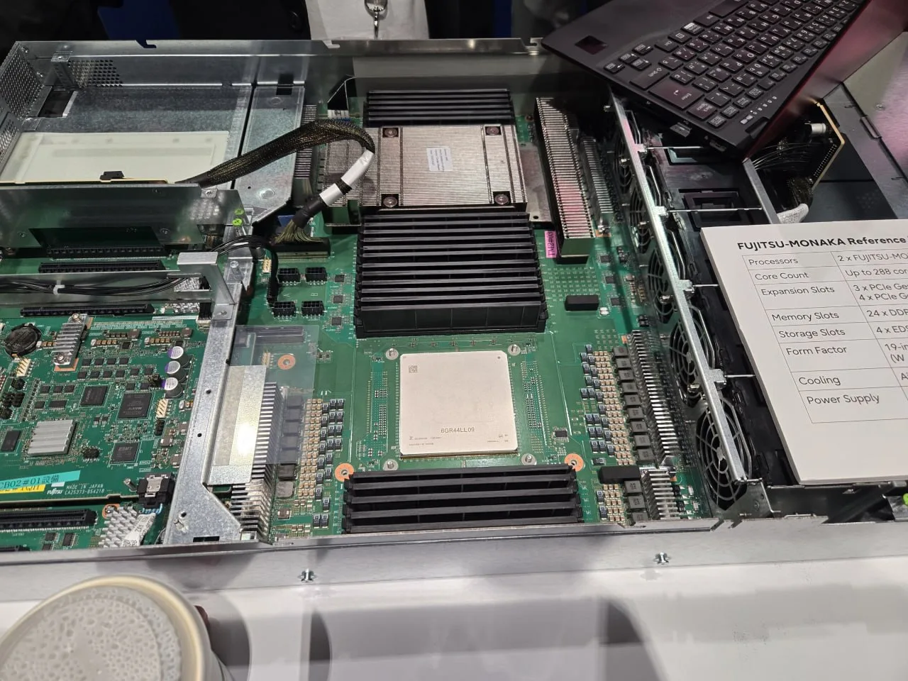 Двухсокетный сервер Fujitsu Monaka с саммита OCP 2026 👀