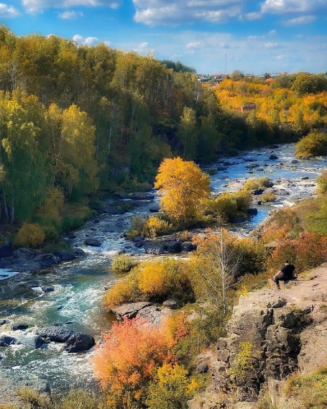 🍂 Золотая осень на Урале — это волшебное время, когда леса вспыхивают яркими красками:...
