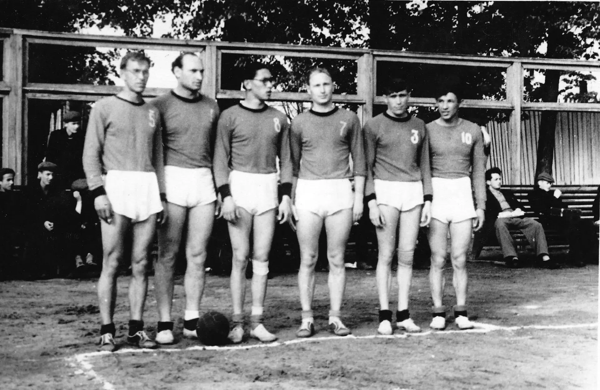 1958 год. Северо-Западная зона. Сборная города Вологды по волейболу (слева направо): Ло...