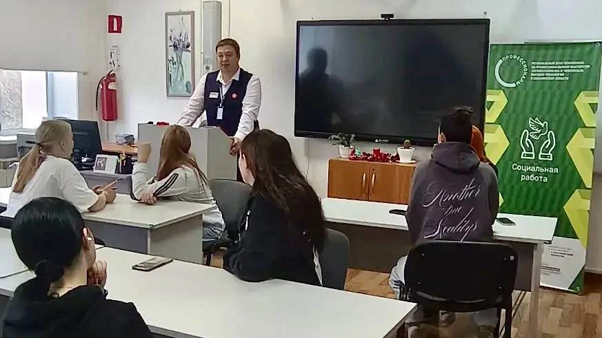 ⚡️Выпускники долинского техникума примерили на себя роль начальников и соискателей