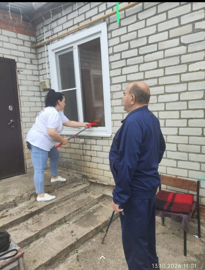 Волонтёры первого отделения Саламет Тугуз и Людмила Ашинова подарили заботу и внимание ...