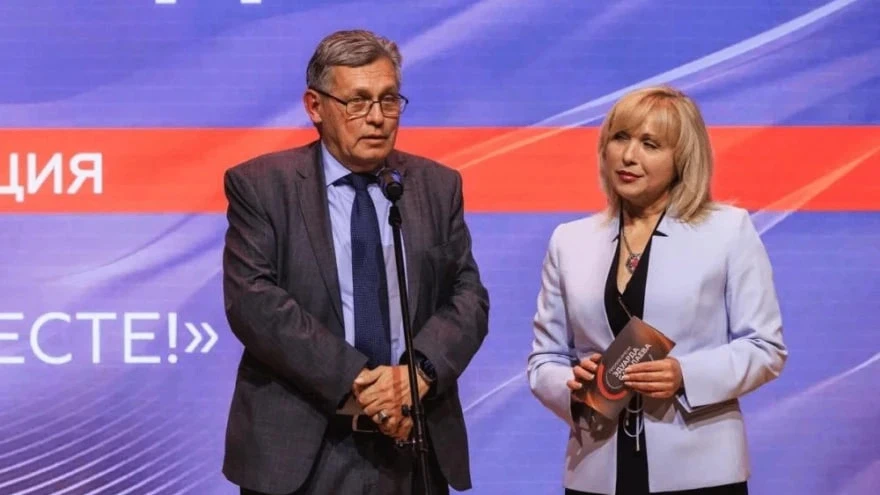 🎤 Генеральный директор ГТРК ЛНР, член Общественной палаты РФ Елена Прасолова наградила...
