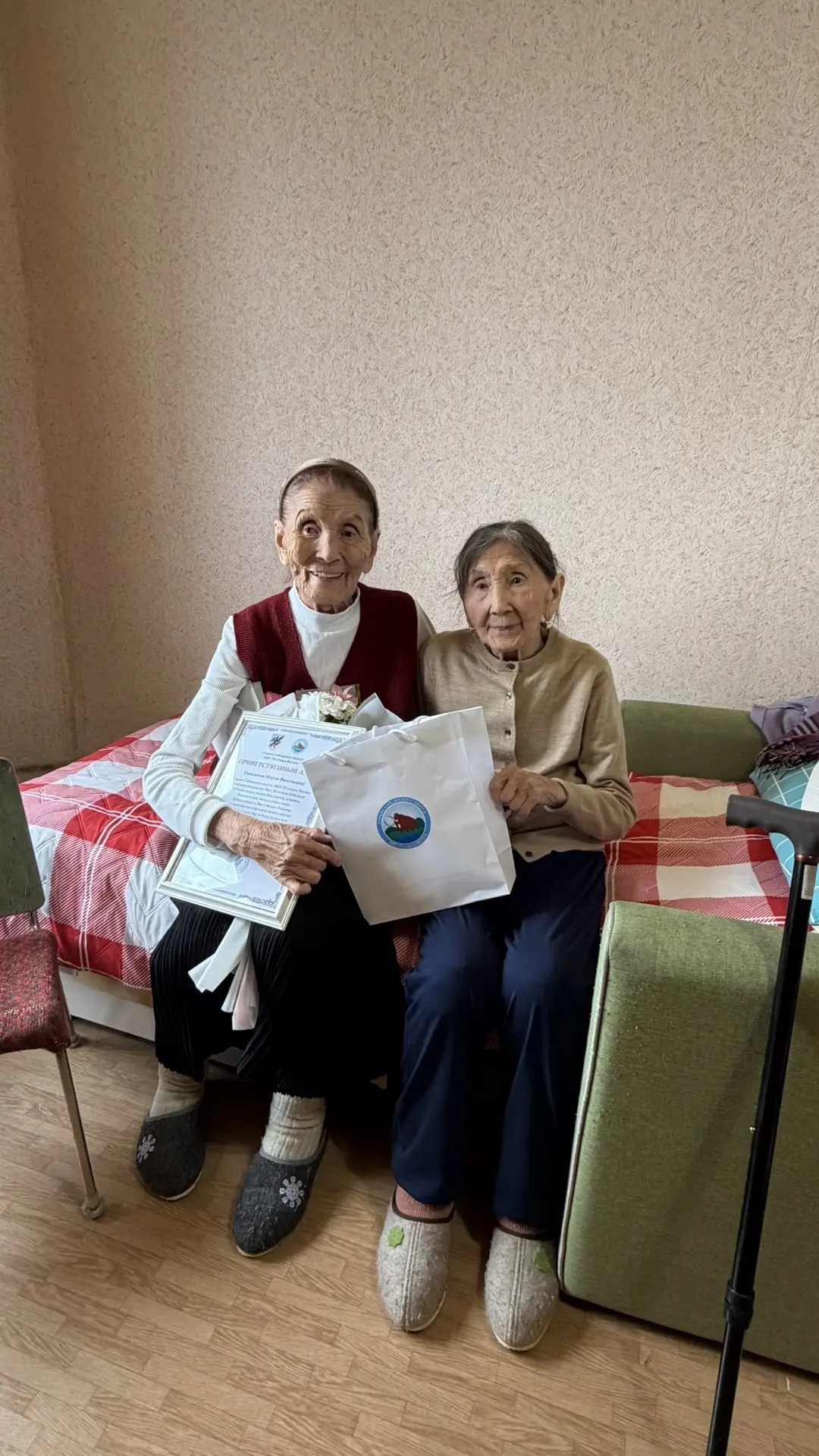 🎉 90 лет — достойная жизнь, наполненная мудростью и добрыми воспоминаниями