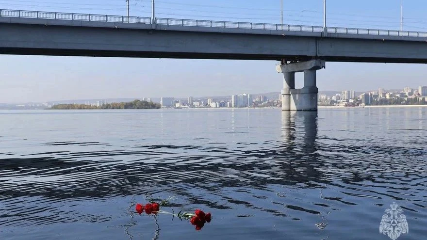 В Саратове пожарные почтили память погибших 23 года назад коллег