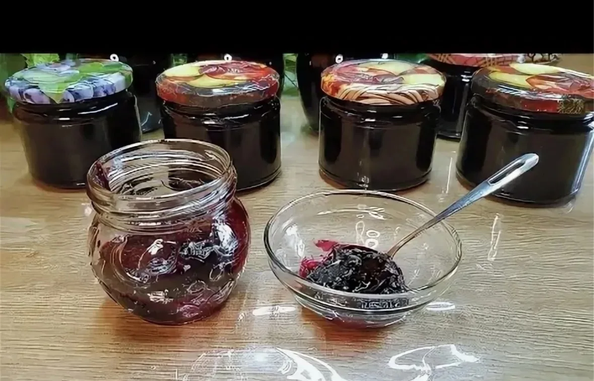 ДЖЕМ ИЗ ЧЕРНОЙ СМОРОДИНЫ