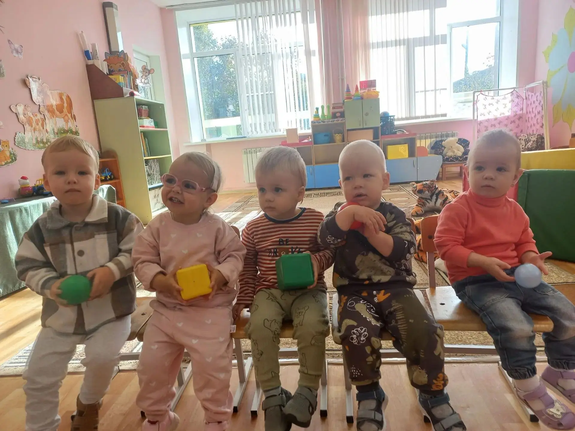 Сегодня в первой младшей группе было по-настоящему весело! К малышам заглянул необычный...