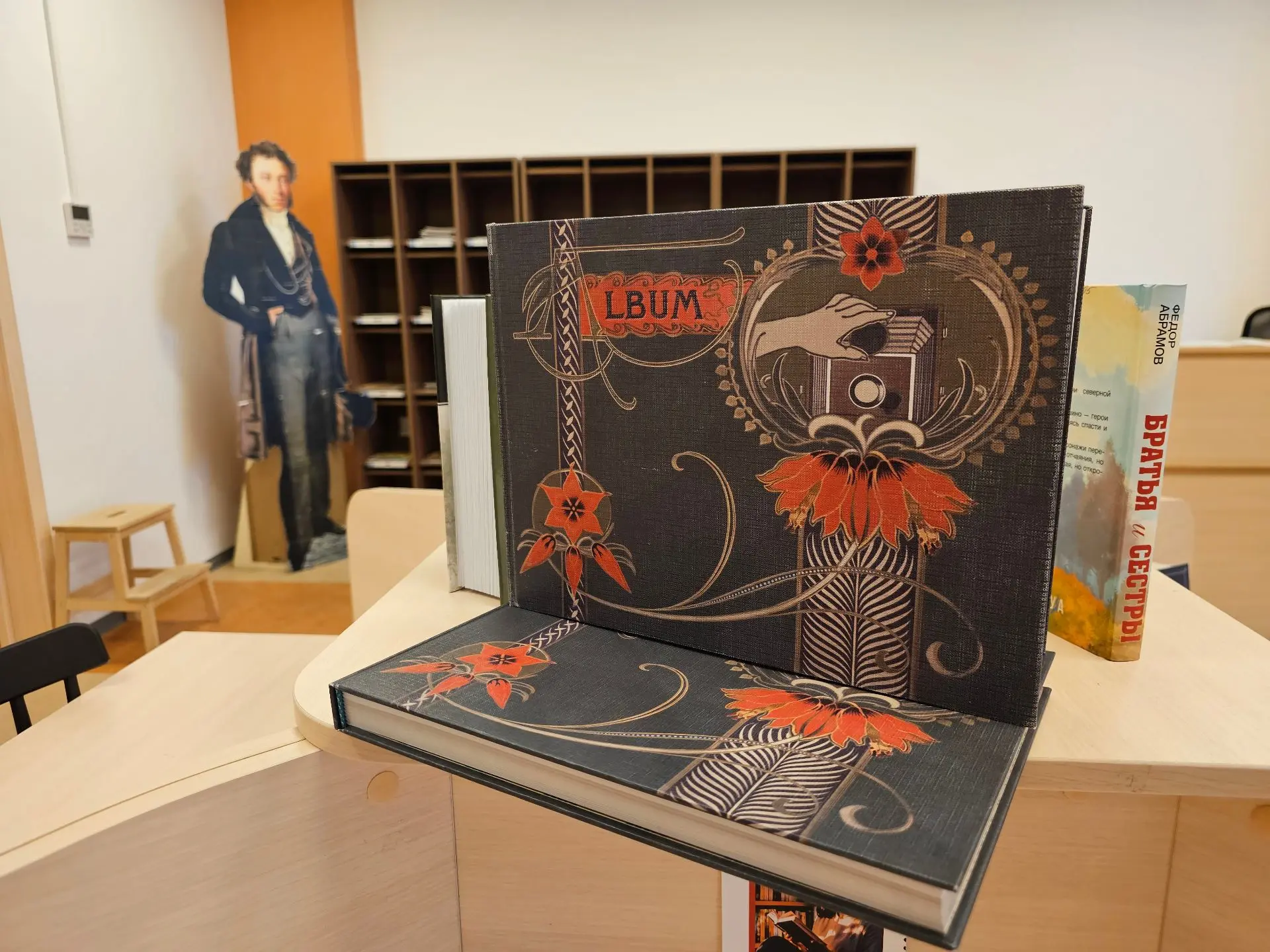 В ФОНДЫ ЦБС ЯКУТСКА ПОСТУПИЛО УНИКАЛЬНОЕ ИЗДАНИЕ 📕📚