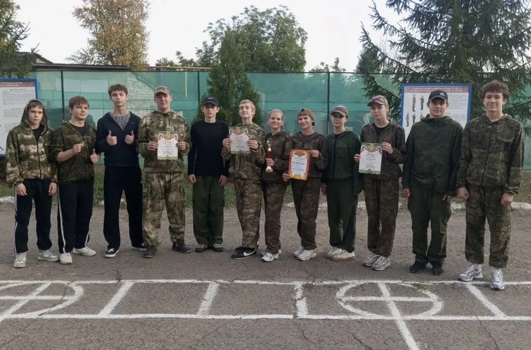 8 октября на базе центра юных десантников «Русич» г. Гуково состоялись юнармейские воен...
