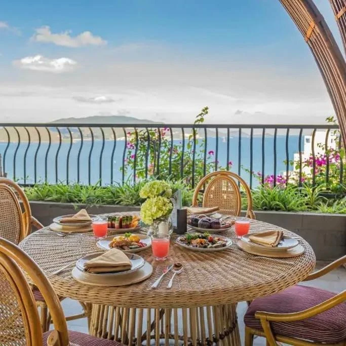 🙂 Signature Hotel 5*: зелёный оазис в сердце Нячанга