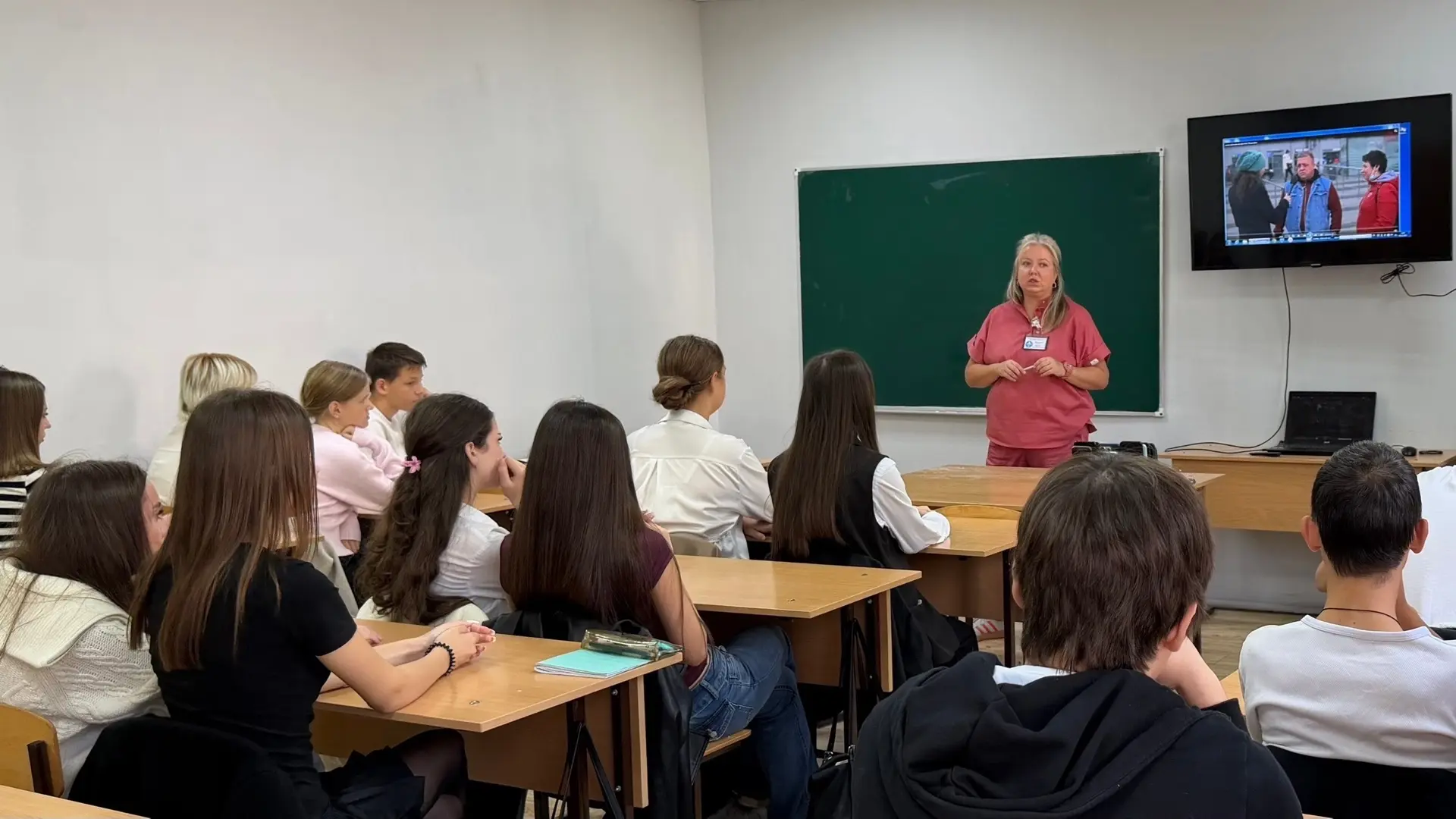 🎬 Когда экран становится зеркалом реальности: в Анапском колледже сферы услуг прошёл к...