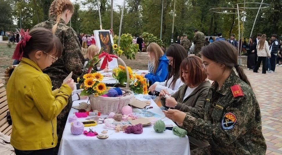 9 октября в парке имени Ю. А. Гагарина прошёл IX фестиваль этнокультур «Всё различны - ...